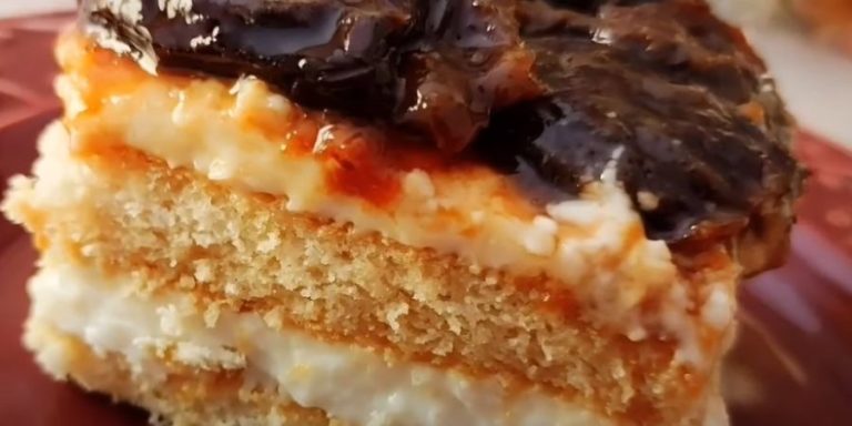 Pavê de Coco! Uma delícia de sobremesa com calda de ameixa!