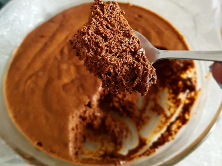 Mousse francesa de chocolate! Uma sobremesa perfeita na festa!