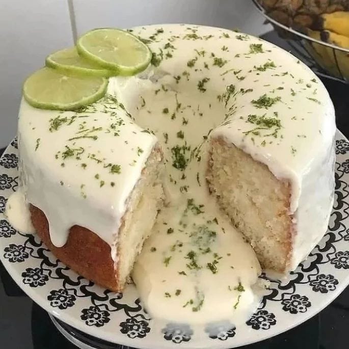 bolo de limão com cobertura fazer pra família ou pra vender