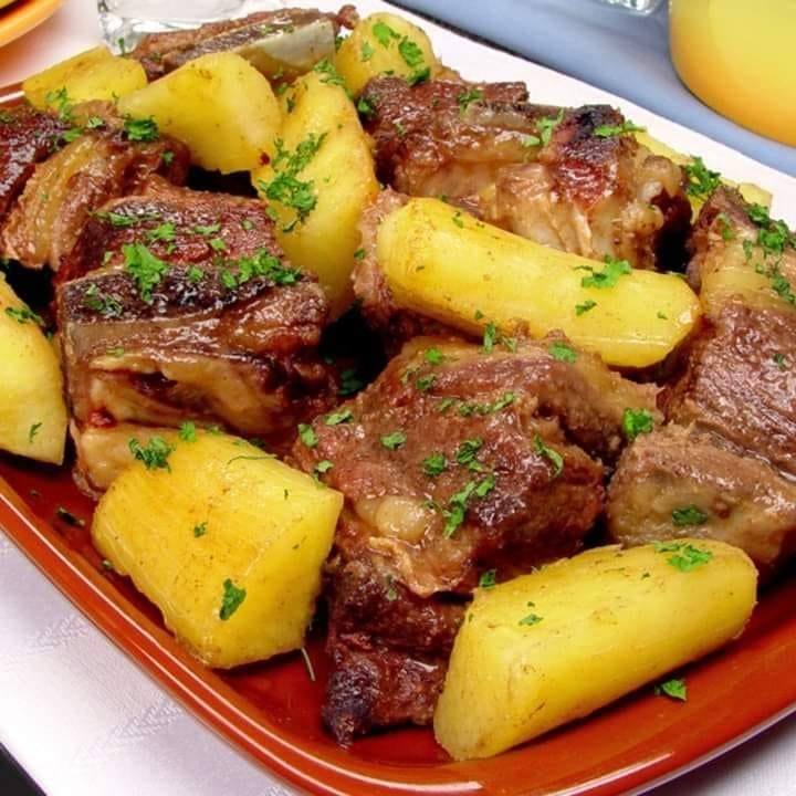 costelinha suína com mandioca pro ano novo