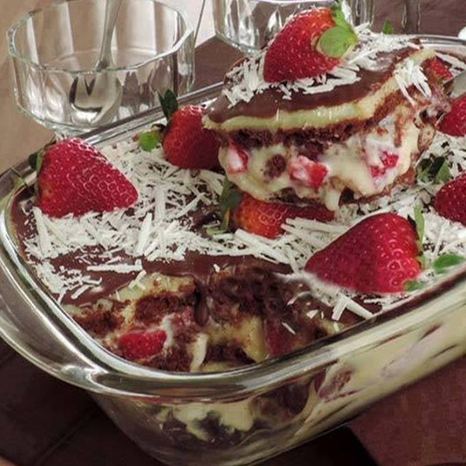 pavê de morango com chocolate simples