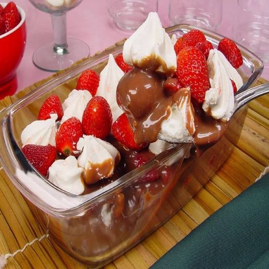 doce de morango com suspiro
