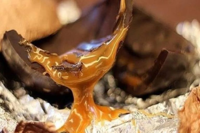 ovo de páscoa com recheio de caramelo