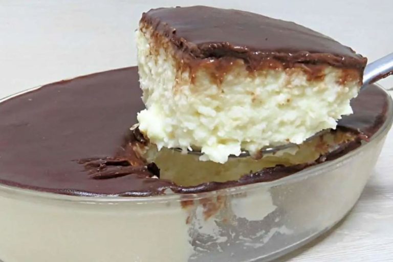 Cocada na travessa com chocolate, delicia da avó