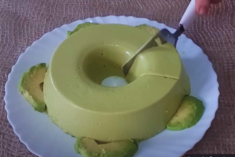 Desfrute de um saboroso e saudável doce com este Mousse de Abacate Fit – Sem açúcar, mas com muito sabor!