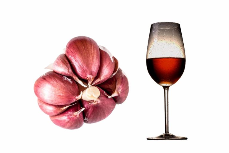 mistura de alho e vinho tinto