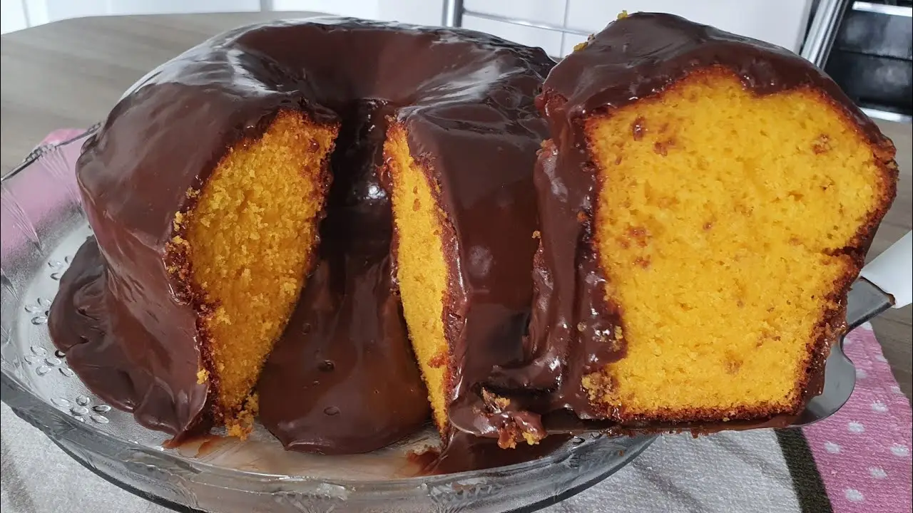 bolo de cenoura pequeno com 1 cenoura