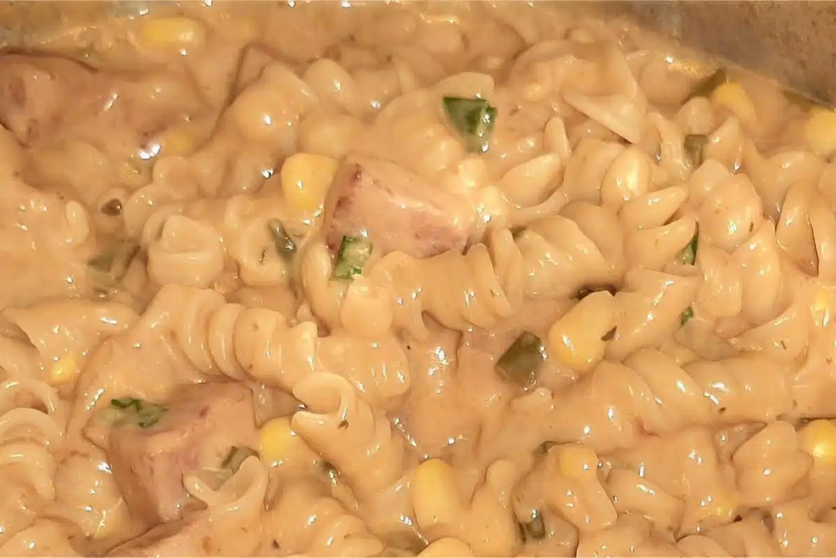 macarrão na panela de pressão
