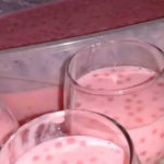 sagu com gelatina de morango